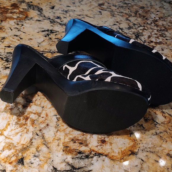 Women's Very Volatile animal print cowhide mules SZ 9 4.5" heel pre-owned. - Picture 13 of 16